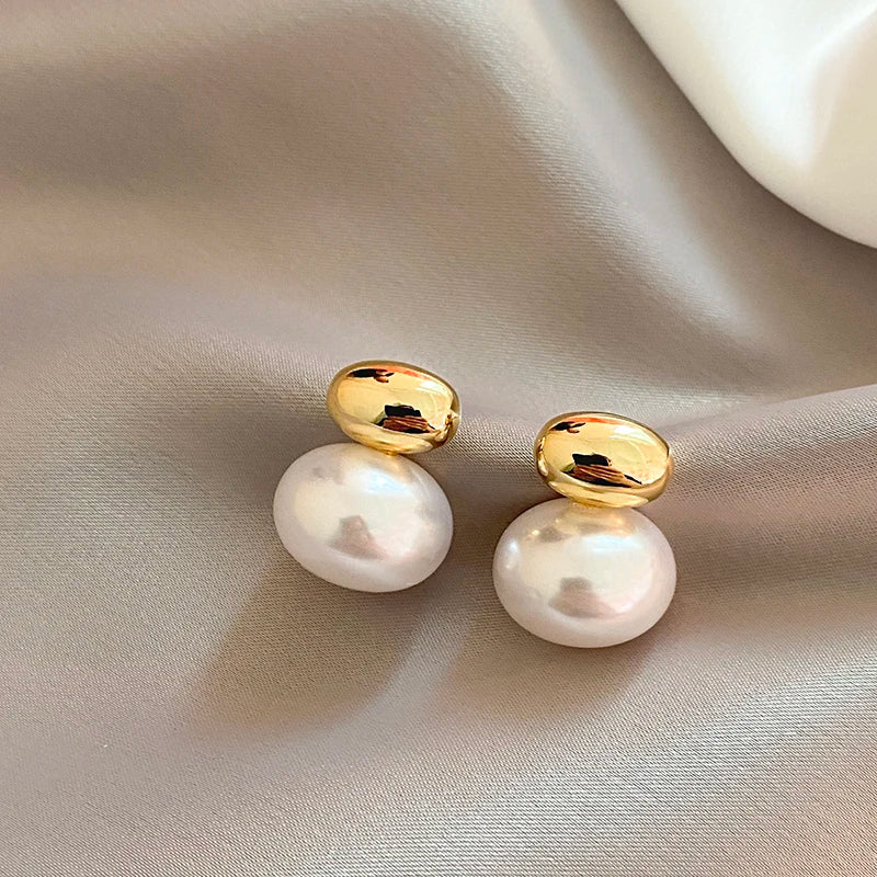 2023 New French Elegant Gold Color Bean Spliced Flat Pearl Earrings - Hit Fash